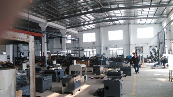 二次加工設(shè)備生產(chǎn)車間NO2(凱恩利機(jī)床)