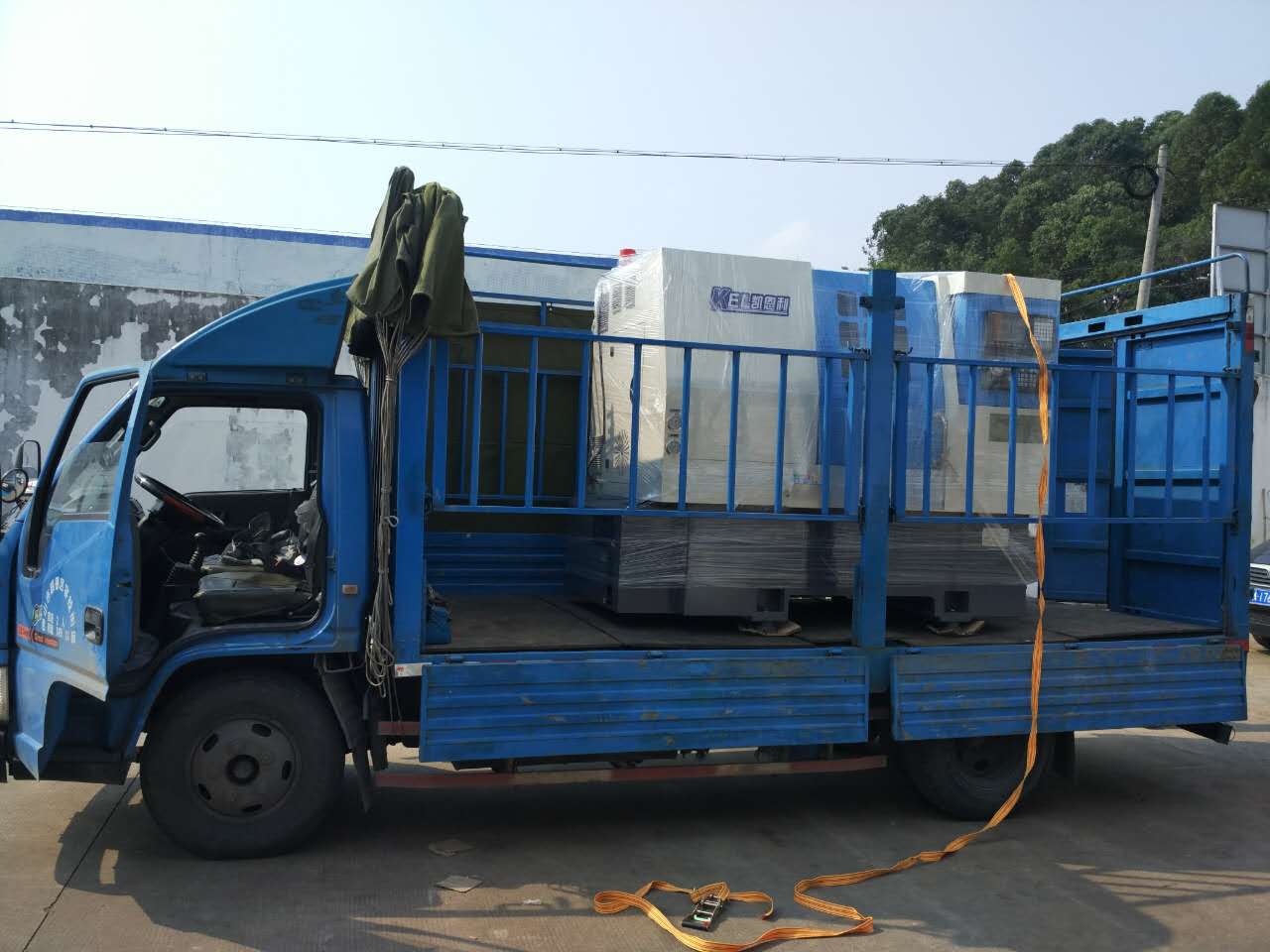 凱恩利裝車完畢，準(zhǔn)備出發(fā)