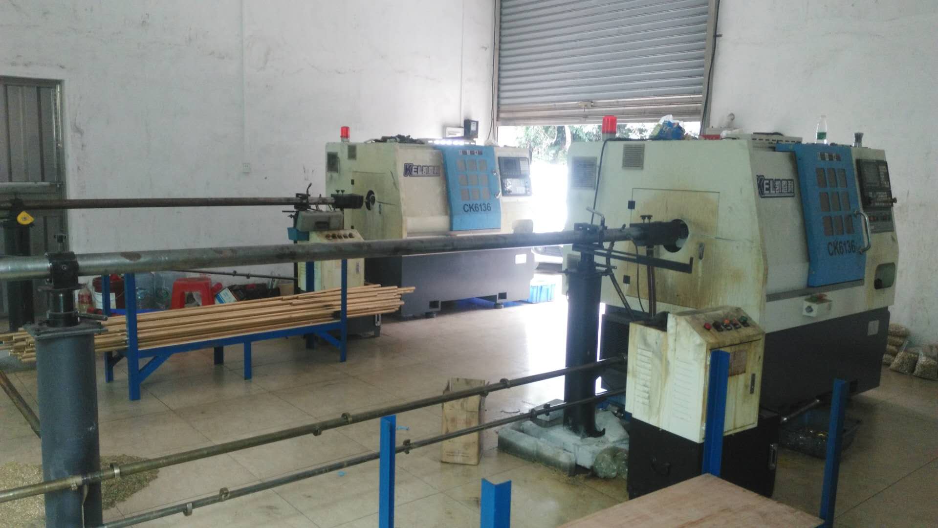 第一臺機(jī)36數(shù)控車床在2016年11月19日（簽訂合同，簽約人：李佳） ，第二臺機(jī)：36數(shù)控車床在2017年03月24日（簽訂合同，簽約人：楊華勇）