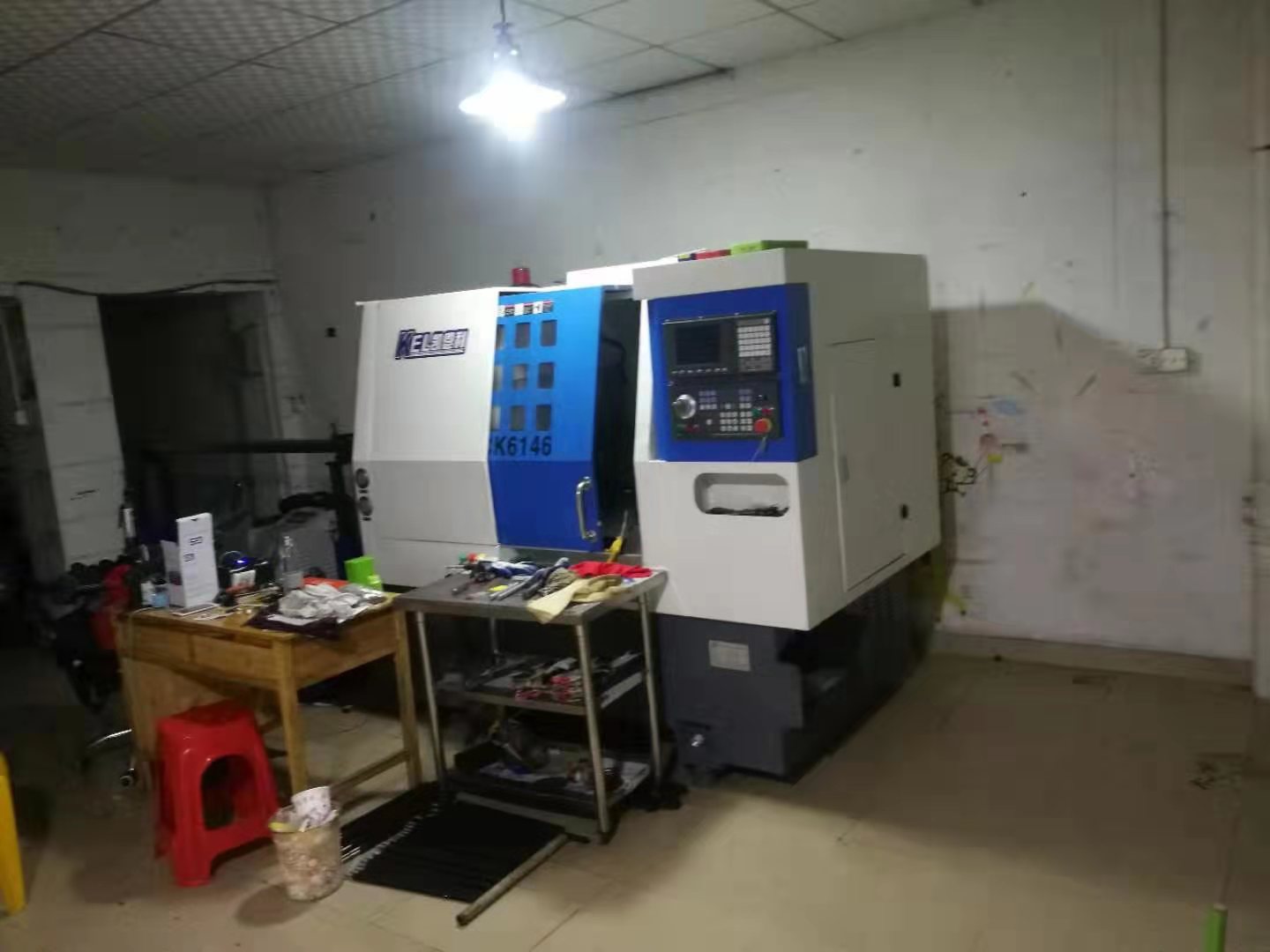 袁星星(師傅)使用凱恩利數(shù)控車床的場景情況 袁星星(師傅)使用凱恩利數(shù)控車床的場景情況