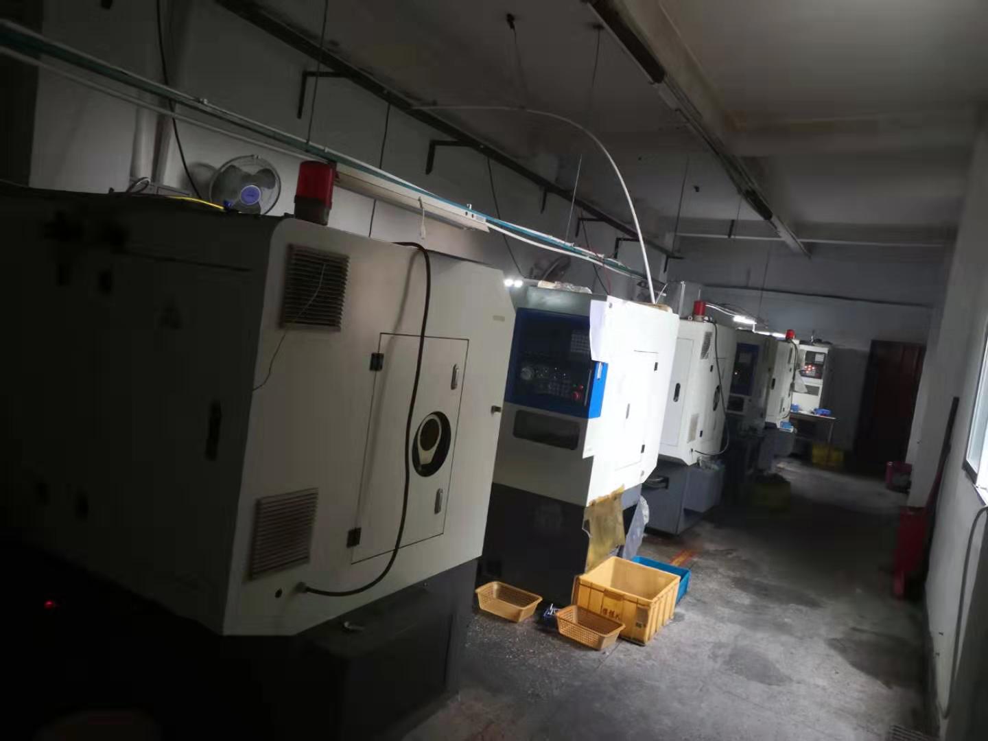 現(xiàn)在機(jī)器擺在一樓，總的有六~七臺(tái)機(jī)，六臺(tái)機(jī)是中山凱恩利機(jī)械的。其中36機(jī)5臺(tái)，46機(jī)1臺(tái)